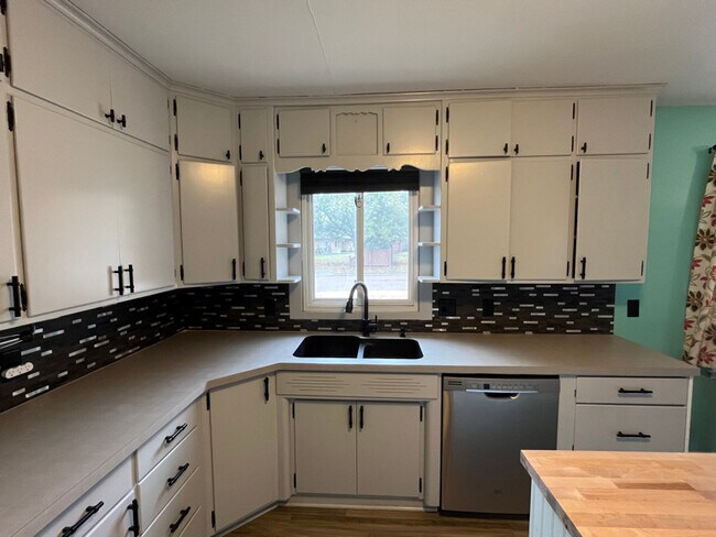 Foto del edificio - 601 Levee Blvd