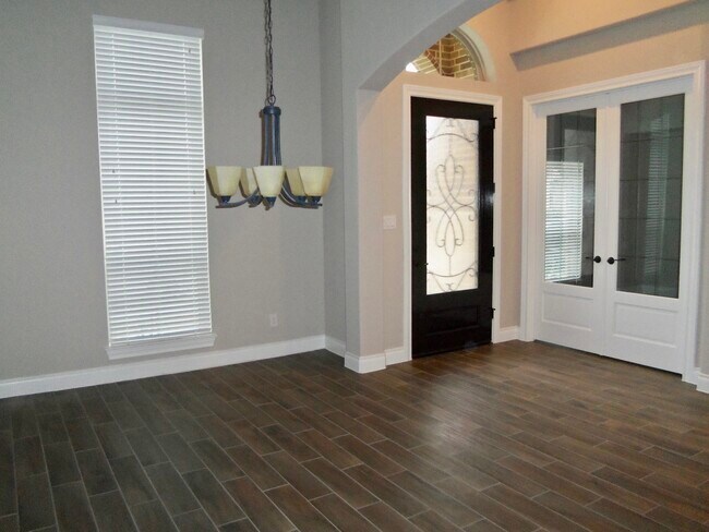 Building Photo - 3910 Park Woods Dr