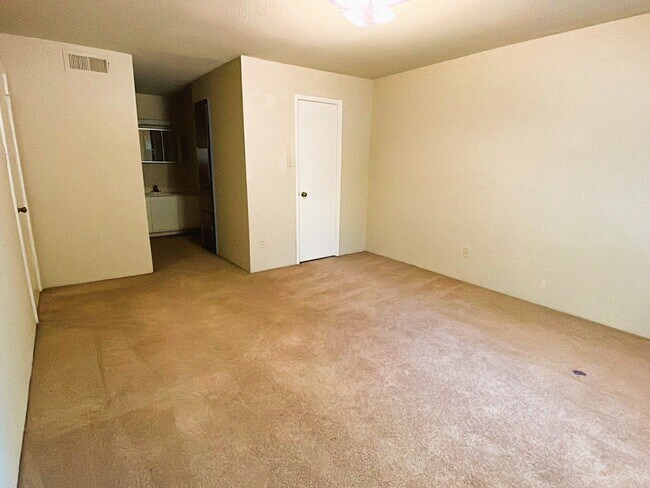 Building Photo - 7200 Clarewood Dr #1805**Ask about our NO ...