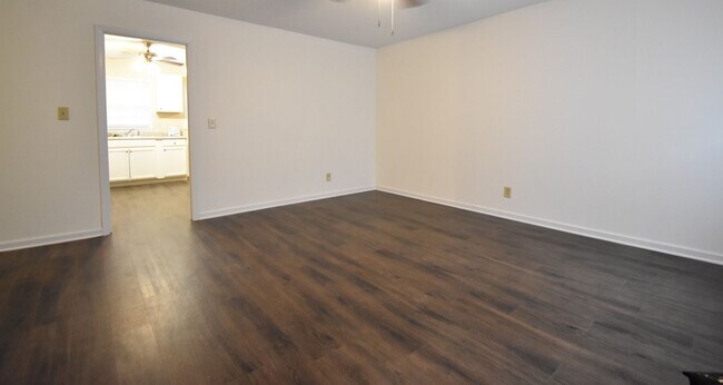 Building Photo - 4 Bedroom 1.5 Bathroom Home- No Pets