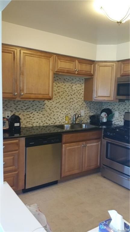 Foto del edificio - 436 Fox Hills Dr S