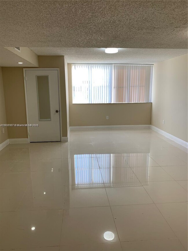 Foto del edificio - 6045 NW 186th St