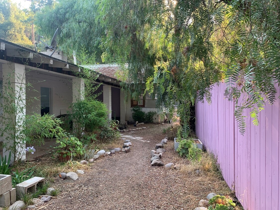 Primary Photo - 1535 Valley Dr