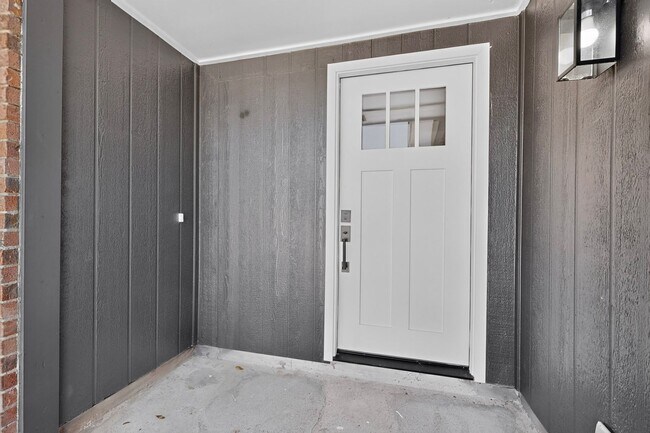 Building Photo - 243 Woodhurst Dr