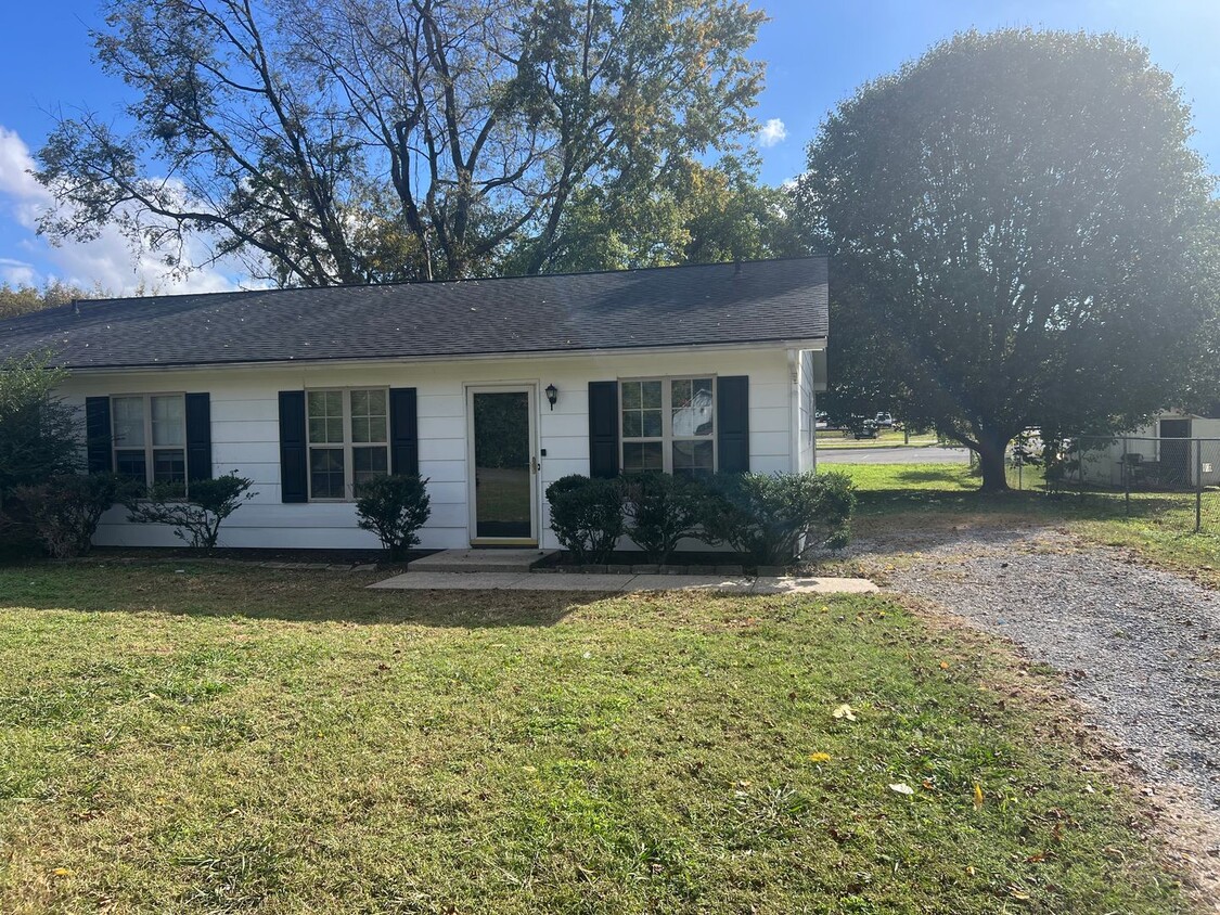 Foto principal - 2BR 1BA Duplex on Ridgely Road in Murfrees...