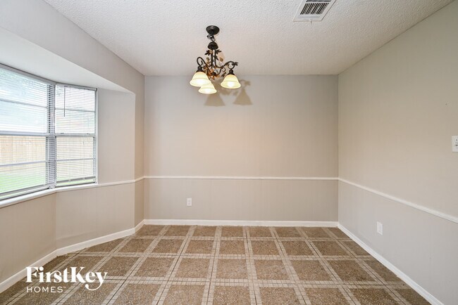Building Photo - 13706 Oleoke Ln