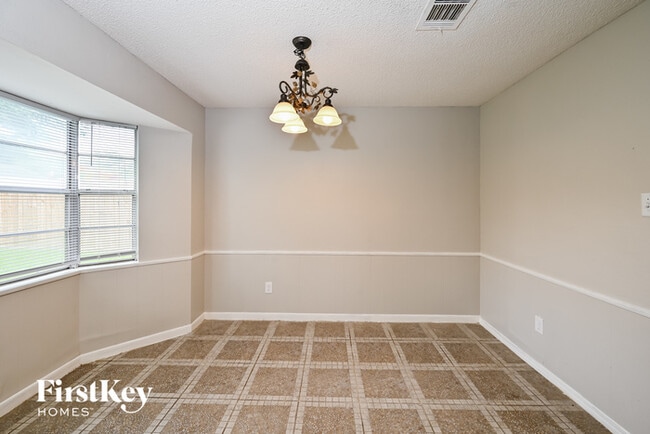 Foto del edificio - 13706 Oleoke Ln