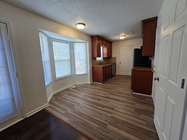 Building Photo - 3564 Sandpiper Dr