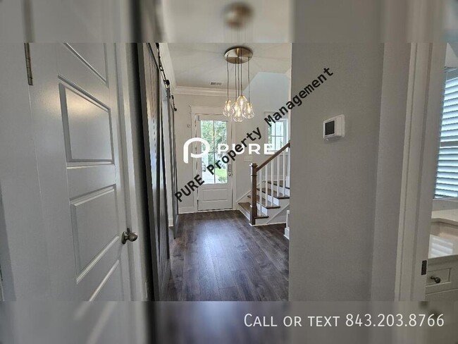 Building Photo - Luxurious Home minutes from the beach!!