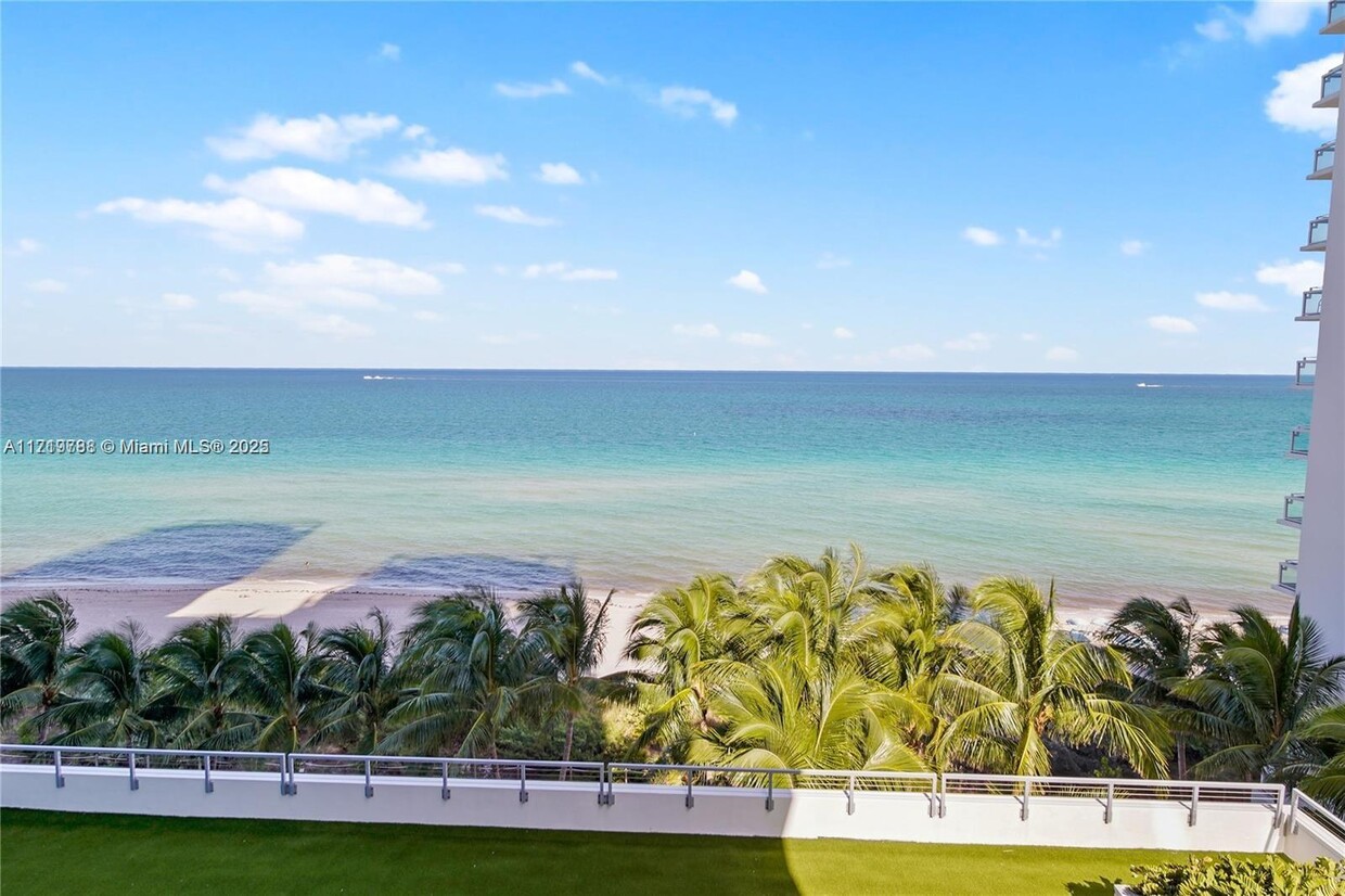 Foto principal - 6899 Collins Ave