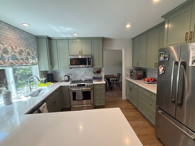 Foto del edificio - Stunning 5-Bed. 2.5 bath Home in the Heart of Pleasanton Meadows, Community Pool