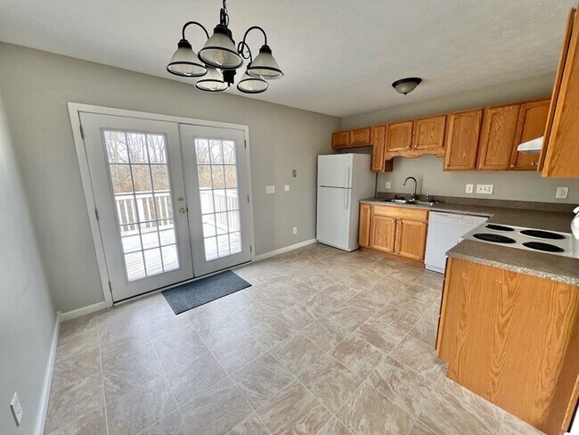 Building Photo - 807 Tamarack Ct