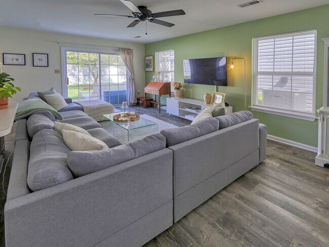 Foto del edificio - Year-round rental - 4 br 2.5 ba Twin Home in Seabright Village – East of Route 1