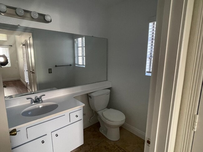 Foto del edificio - 740 Eastshore Terrace