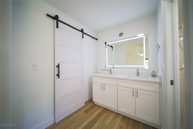 Foto del edificio - 1250 Riverbend Dr