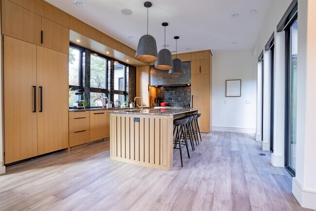 Foto del edificio - 1501 Rockmoor Ave