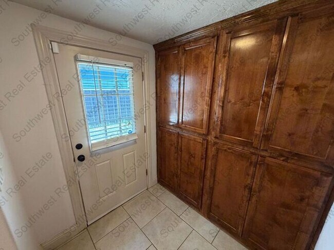 Building Photo - Modern meets classic! 3 bed 2 bath home for rent!