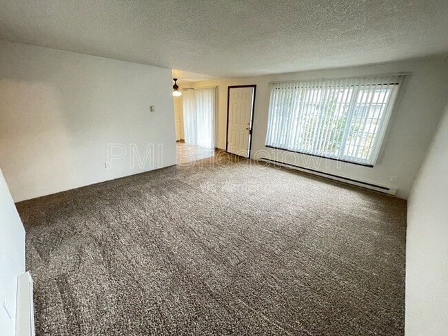 Building Photo - 4821 NE Prescott St