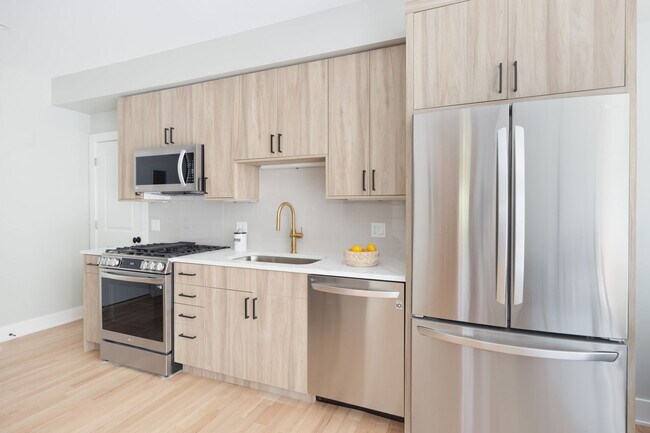 Foto del edificio - 2457 W Logan Blvd