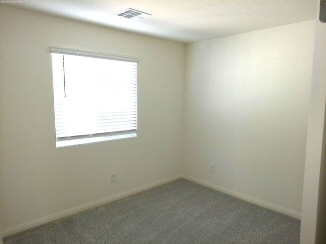 Building Photo - Rush Ave