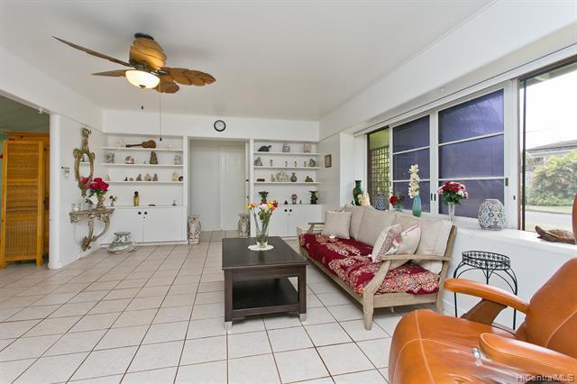 Living Room - 4804 Aukai Ave