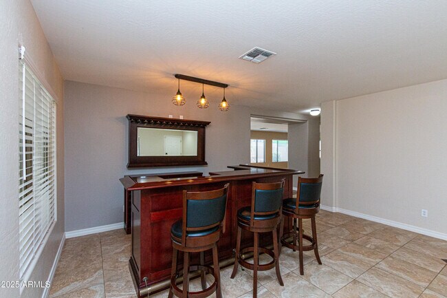 Foto del edificio - 43560 W Elizabeth Ave