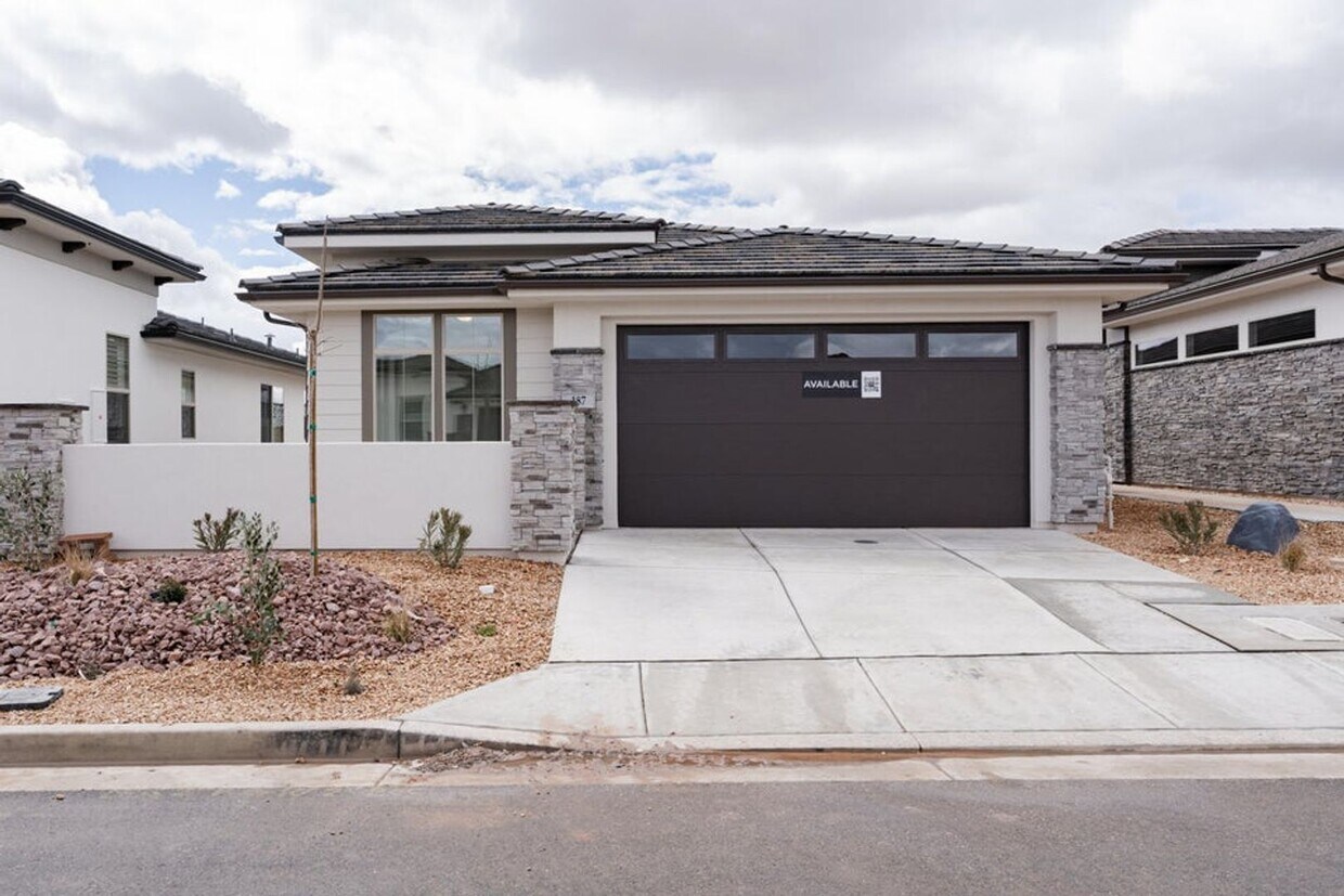 Foto principal - Beautiful New 3 Bedroom Home in Brio