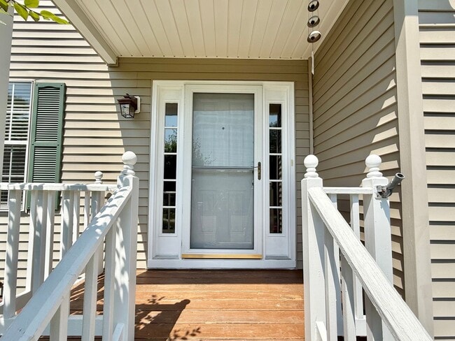 Building Photo - 4585 Village Park Dr E
