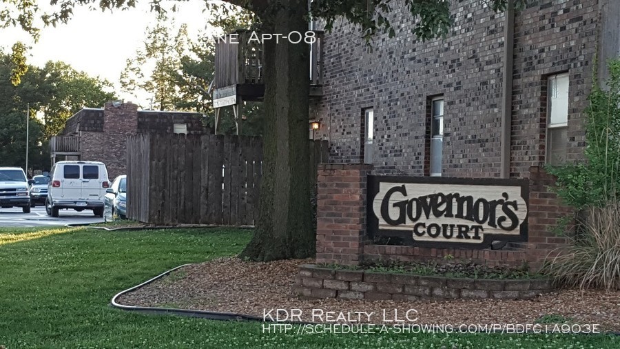 Building Photo - 2br 1bath Apartment - Must SEE!! - Olathe