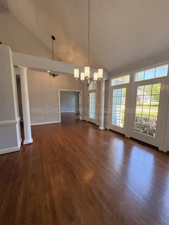 Foto del edificio - 10802 Cedar Creek Dr