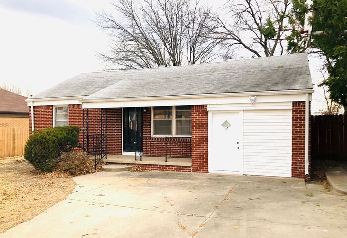 Primary Photo - 3 bed, 2 bath home with Basement!