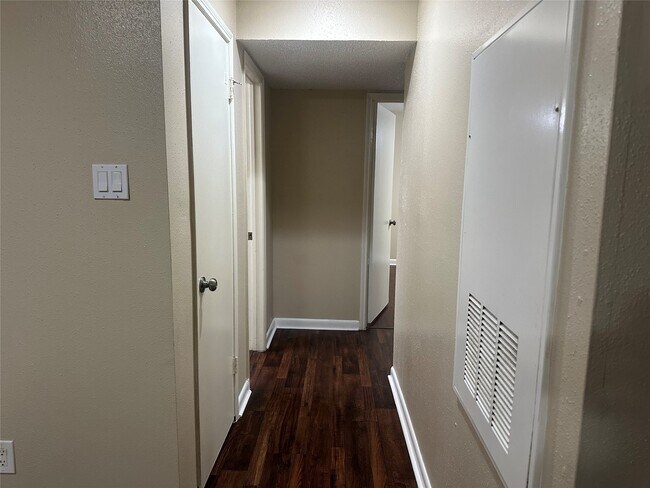 Foto del edificio - 2750 Holly Hall St