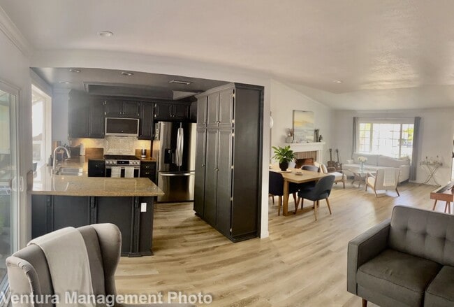 Building Photo - 587 Calle del Sur