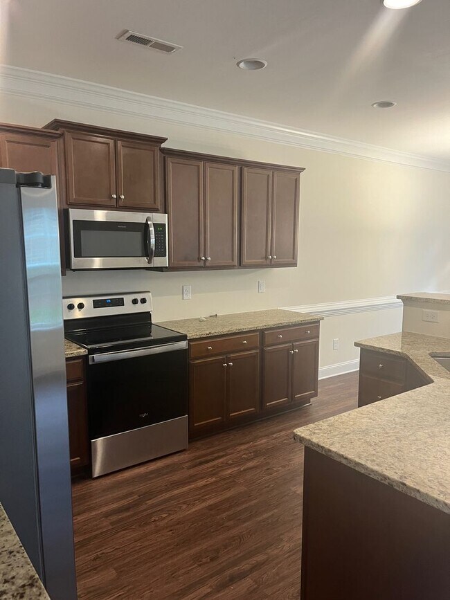 Foto del edificio - Brick Townhome in Walkertown NC