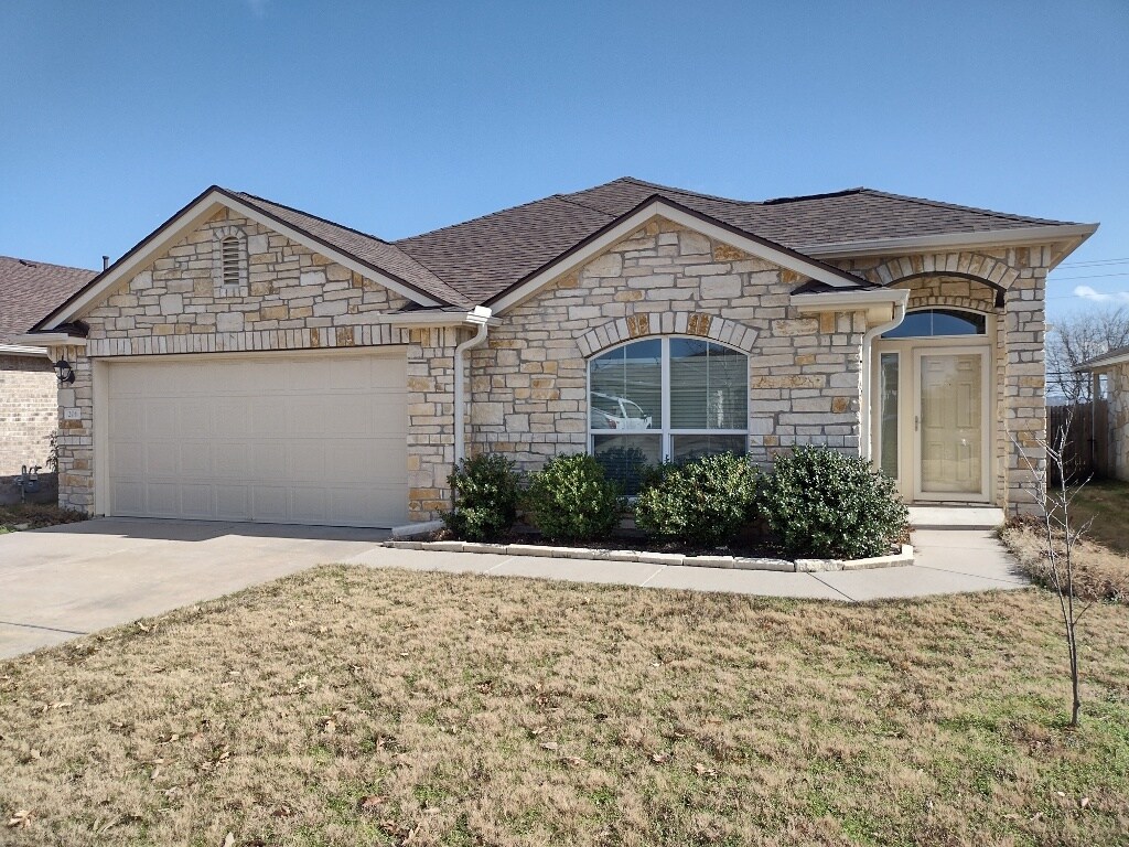 206 Mossberg Ln, Bastrop, TX 78602 House Rental in Bastrop, TX