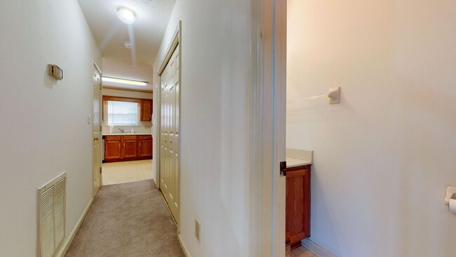 Foto del edificio - Charming Three Bedroom Columbia Townhome
