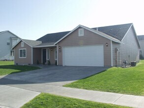 Building Photo - 4412 Valencia Dr