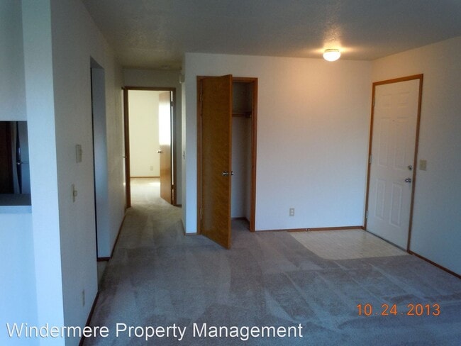Building Photo - 5705 Hendrickson Ave