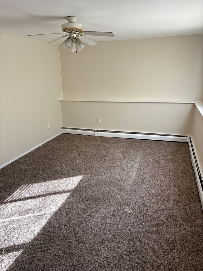 Foto del edificio - 892 Pine Ave