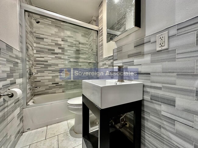 Foto del edificio - 216 W 108th St
