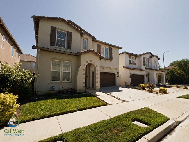 Foto del edificio - $5295 - 2 Story, 4 bed - 2 Bath Home in se...