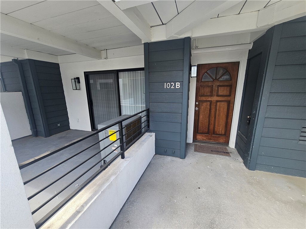 Primary Photo - 345 Avocado St