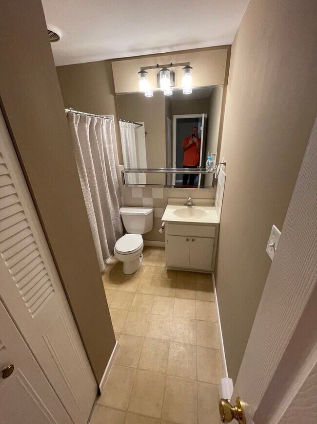Foto del edificio - 125 Twin Oaks Dr