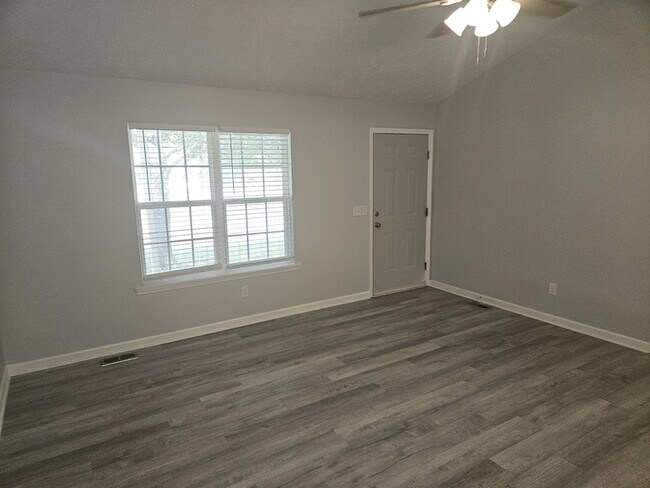 Foto del edificio - 6144 Lee Ave