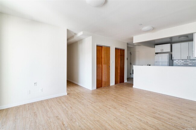 Foto del edificio - 87-65-87171 171st St