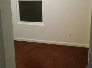 Foto del edificio - 647 Beach Rd