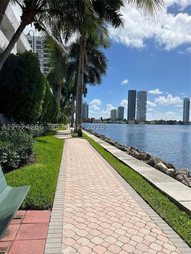Foto del edificio - 3530 Mystic Pointe Dr