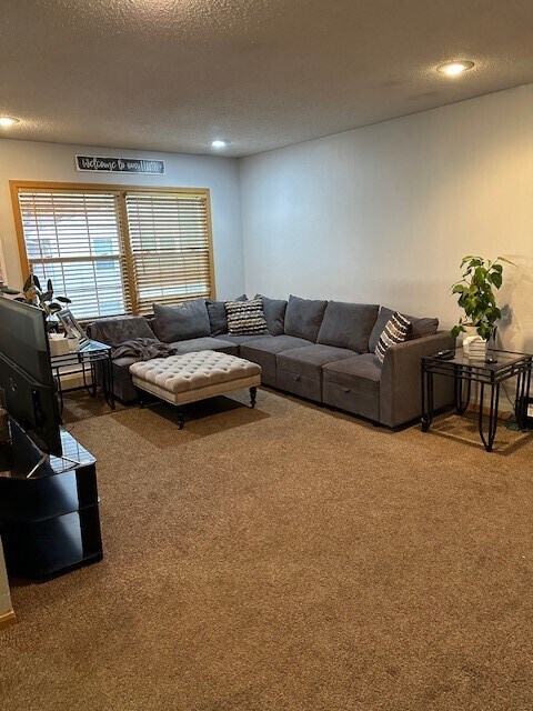 Building Photo - 862 8th Ln