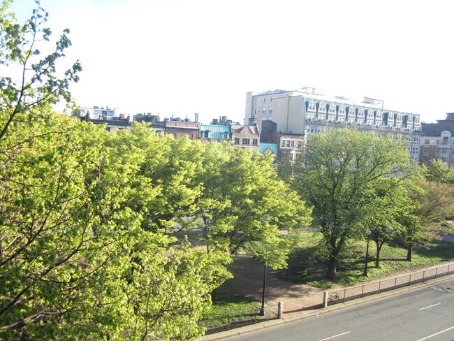 Foto del edificio - 471 Commonwealth Ave