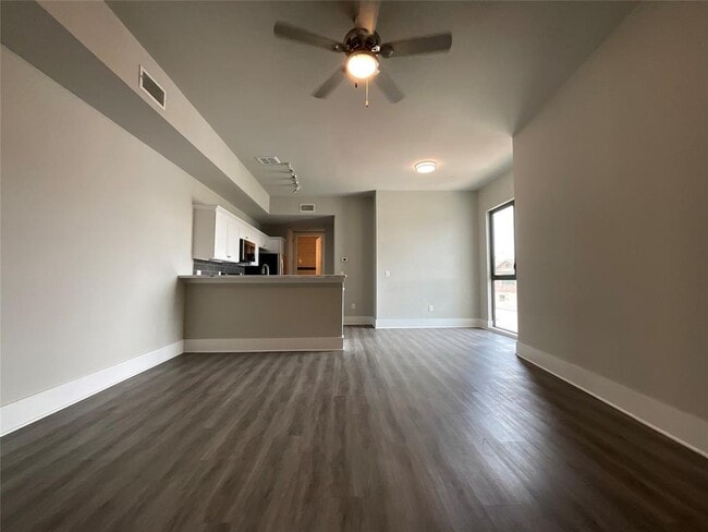 Building Photo - 2727 Houston Ave